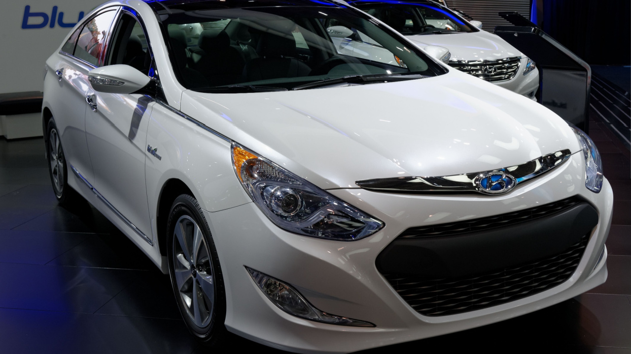 Hyundai Sonata Hybrid at the 2013 Canadian International Auto Show 