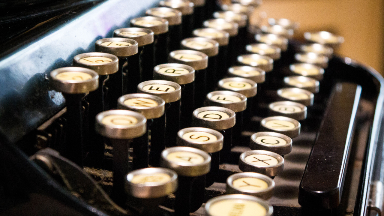 Keys on a typewriter.